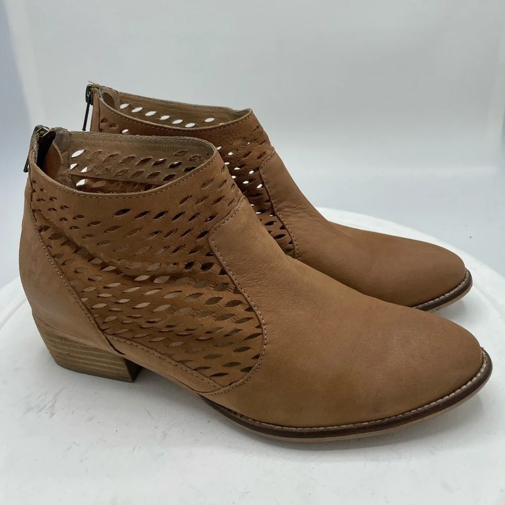 Anthropologie-Seychelles Waypoint Ankle  Boots, Real Perforated Leather
